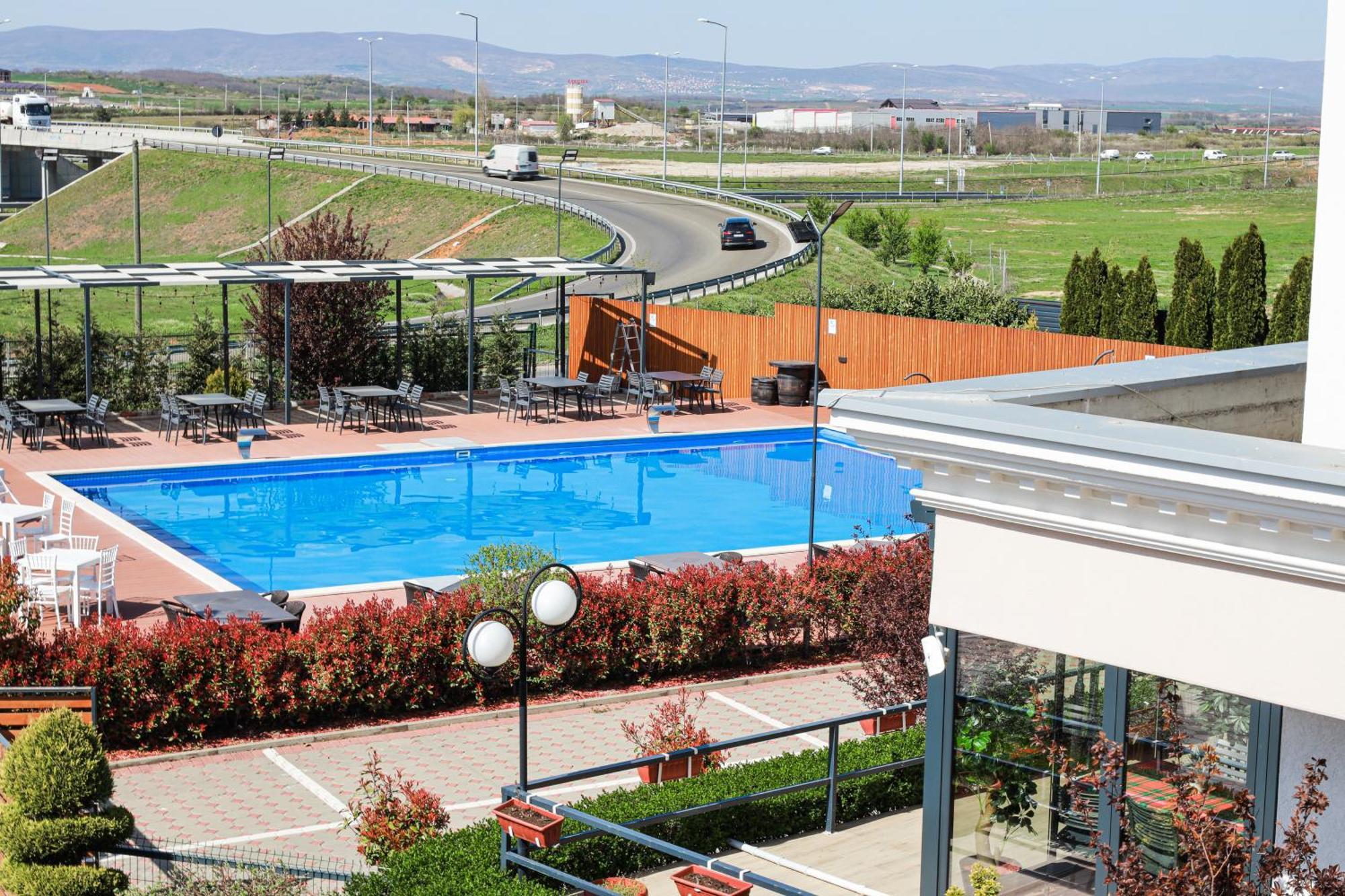 Nafron Hotel Prizren Exterior foto