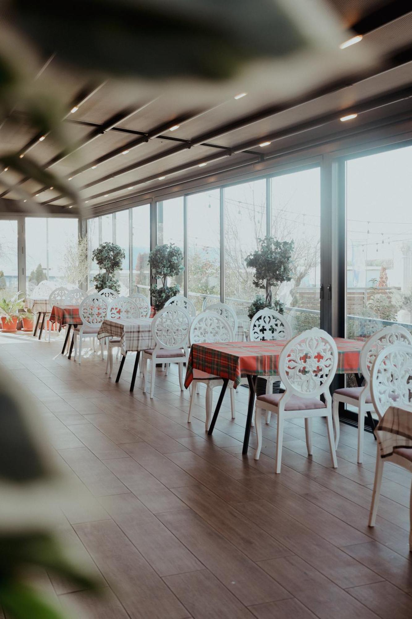 Nafron Hotel Prizren Exterior foto